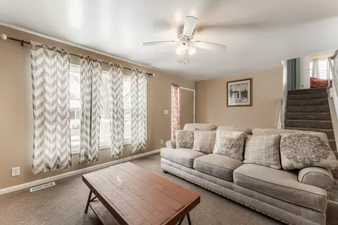 1818 Ashwood Ln, Aurora, IL 60506 photo 2