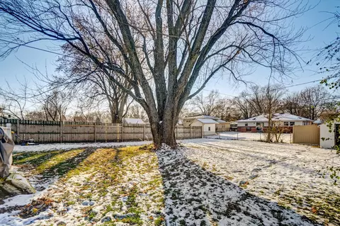 1336 Blackhawk Dr, Elgin, IL 60120 photo 25