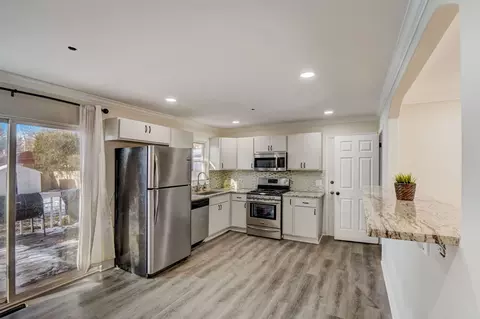 1336 Blackhawk Dr, Elgin, IL 60120 photo 7