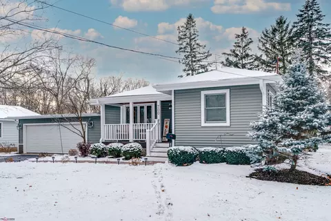700 Sunset Dr, Marengo, IL 60152