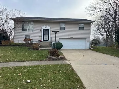 216 Green Ct, Streamwood, IL 60107