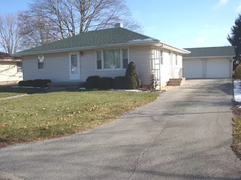 417 N 1st St, Cissna Park, IL 60924