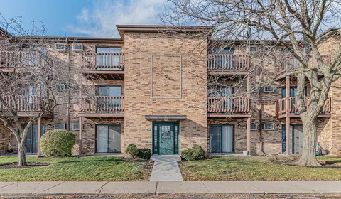 1352 N Geneva Dr #2A, Palatine, IL 60074