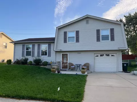 1301 Bradley Ln, Elk Grove Village, IL 60007