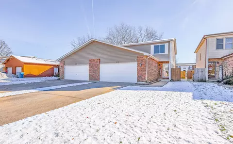 1318 Post Oak Ct, Crest Hill, IL 60403