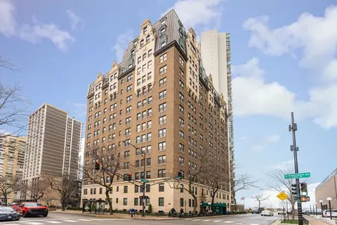 6101 N Sheridan Rd #8G, Chicago, IL 60660