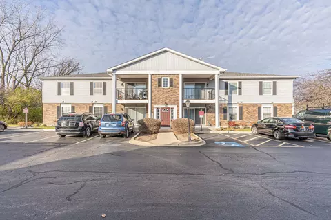929 Golf Course Rd #6, Crystal Lake, IL 60014