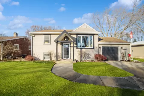 236 Highland Ave, Hampshire, IL 60140