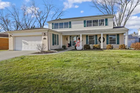 1530 S Surrey Ridge Dr, Arlington Heights, IL 60005