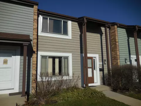 1514 Clearwater Dr, Wheeling, IL 60090