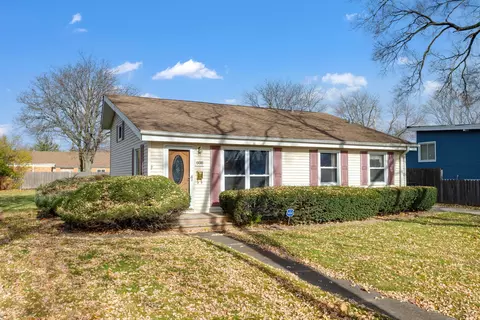608 W Terrace St, Villa Park, IL 60181