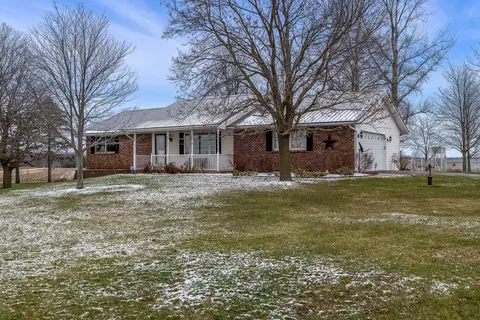 8009 Blomberg Rd, Cherry Valley, IL 61016