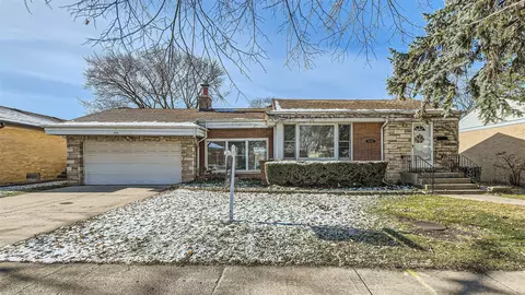 8216 Lawndale Ave, Skokie, IL 60076