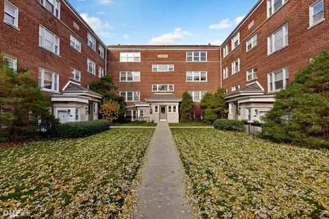 2918 W Berwyn Ave #1, Chicago, IL 60625