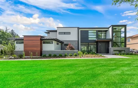 5 Sheffield Ln, Oak Brook, IL 60523