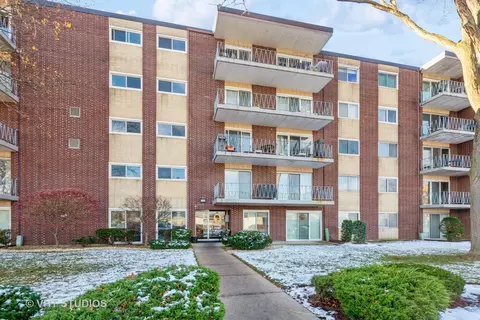 2900 Maple Ave #9E, Downers Grove, IL 60515