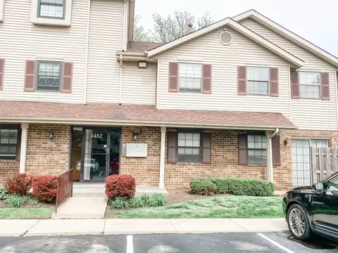 1482 W Jefferson Ave #E, Naperville, IL 60540