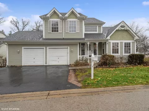 4 Foxglove Ct, Streamwood, IL 60107