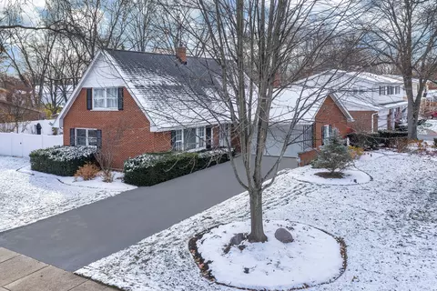 1204 Candlewood Hill Rd, Northbrook, IL 60062