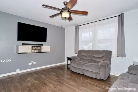 1507 Grandview Dr, Johnsburg, IL 60051 photo 4
