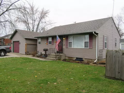 319 Spruce St, Morris, IL 60450 photo 2