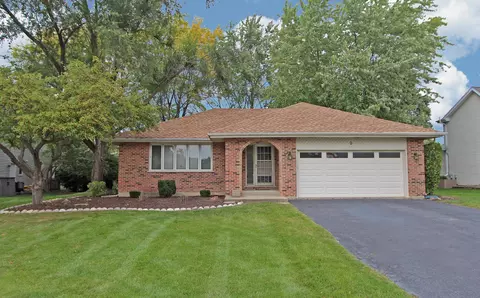 3 Michael Ct, Lake Zurich, IL 60047