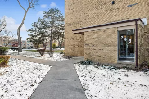 746 W Dempster St #B112, Mount Prospect, IL 60056