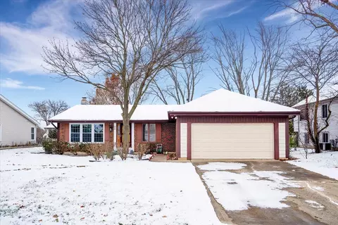 309 Sutherland Ln, Bloomingdale, IL 60108