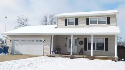 820 Grove St, Earlville, IL 60518