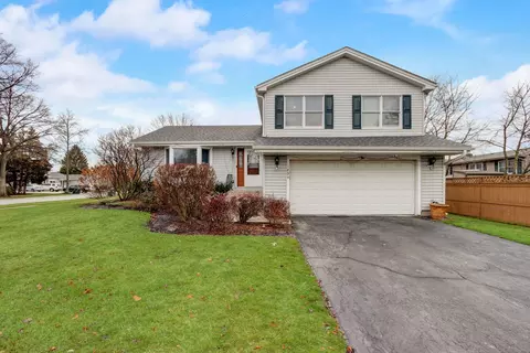 1894 Hawk Ln, Elk Grove Village, IL 60007