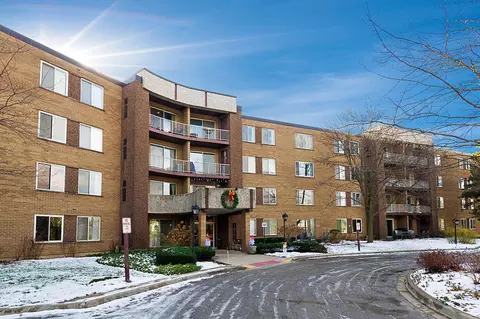 909 E Kenilworth Ave #207, Palatine, IL 60074