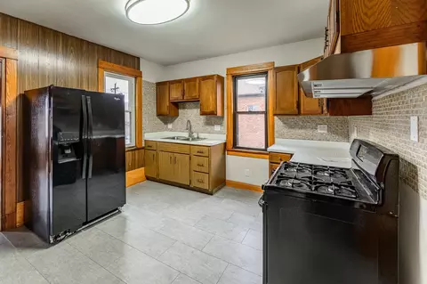 8021 Christie Ave, Lyons, IL 60534 photo 4