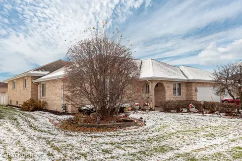 8807 Timbers Pointe Dr E, Tinley Park, IL 60487