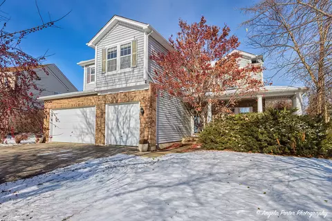 1046 Evergreen St, Mundelein, IL 60060
