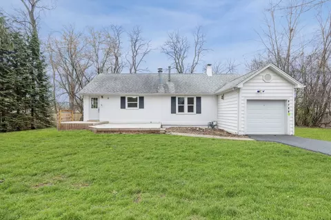 3209 Midway Dr, Island Lake, IL 60042