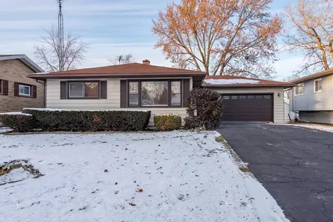 2734 Adelaide Ave, Waukegan, IL 60087