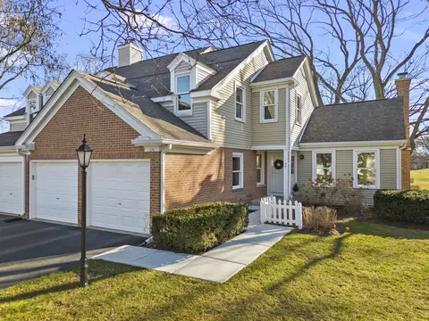 195 Country Club Dr, Prospect Heights, IL 60070