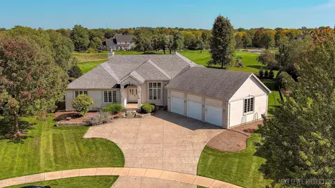 943 Harbor Town Ct, Geneva, IL 60134