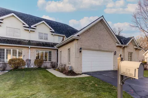 1132 Pine Oaks Cir #1132, Lake Forest, IL 60045