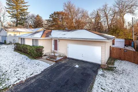 321 E Quincy St, Westmont, IL 60559