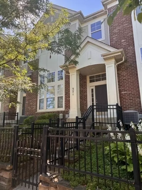 571 Grosvenor Ln, Aurora, IL 60504