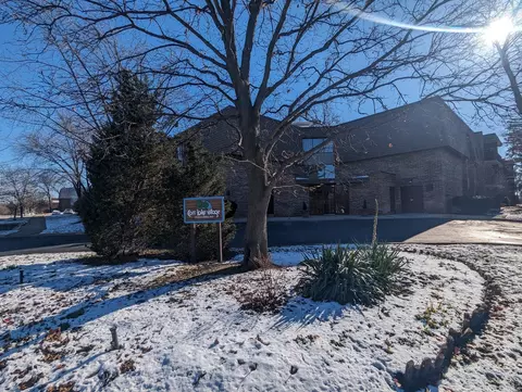 907 S Williams St #215, Westmont, IL 60559