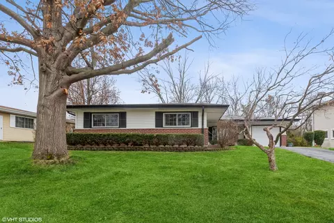 211 Collen Dr, Lombard, IL 60148