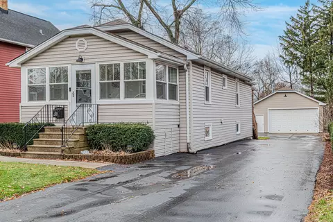 420 Willow St, Itasca, IL 60143