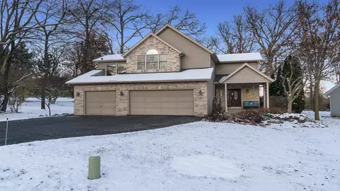 2016 Candlewick Dr SW, Poplar Grove, IL 61065