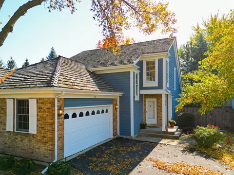 449 Park Barrington Dr, Barrington, IL 60010