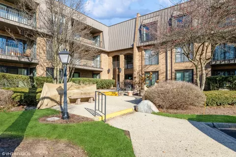 3 Court Of Harborside #211, Northbrook, IL 60062