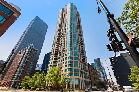 400 N La Salle Dr #1112, Chicago, IL 60654