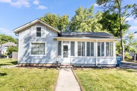 377 Cedar St, Aurora, IL 60506