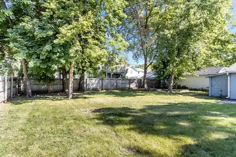 377 Cedar St, Aurora, IL 60506 photo 5